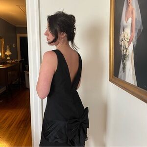 VINTAGE VERA WANG Elegant Black Dress with Bow Detail